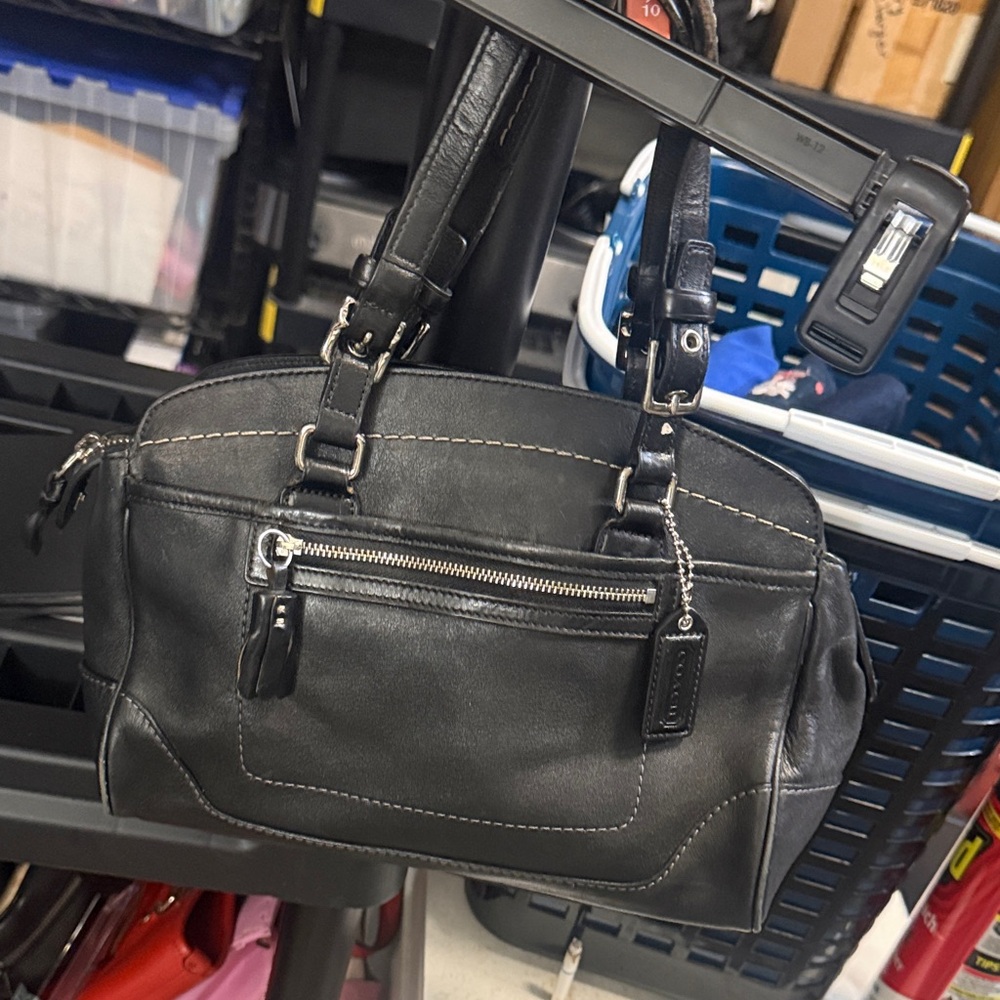 Coach Black Leather shoulder bag with Logo Tag
